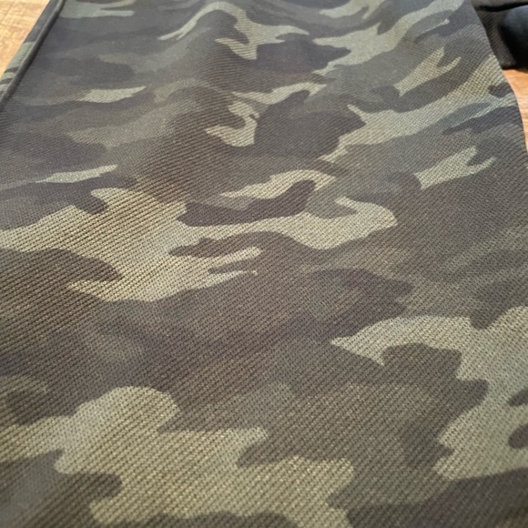 NWT Spanx Print Seamless Leggings in Green Camo - Picture 4 of 6